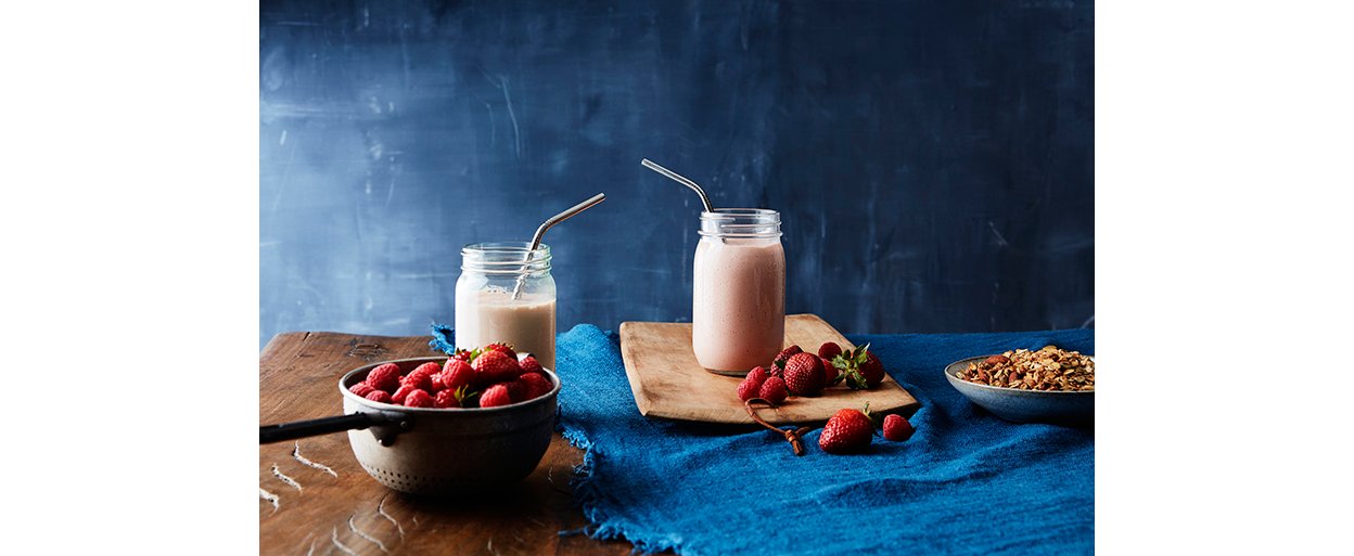 2 glasses of Shake and strawbery