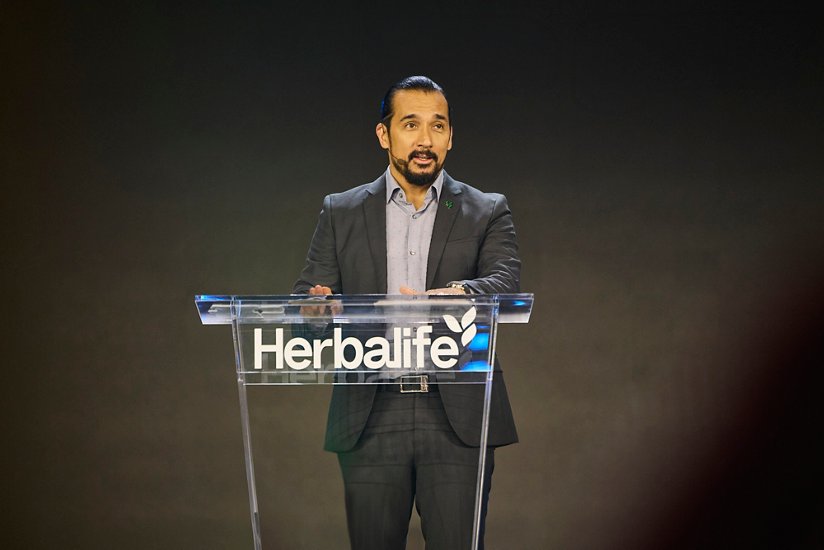 New Herbalife CEO Stephan Gratziani speaking at the opening keynote address at Honors 2025 in Los Angeles