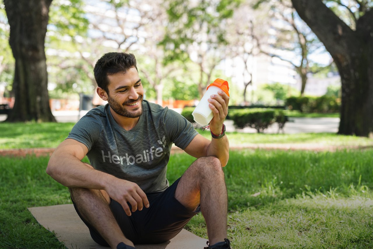 Pareja haciendo estiramientos