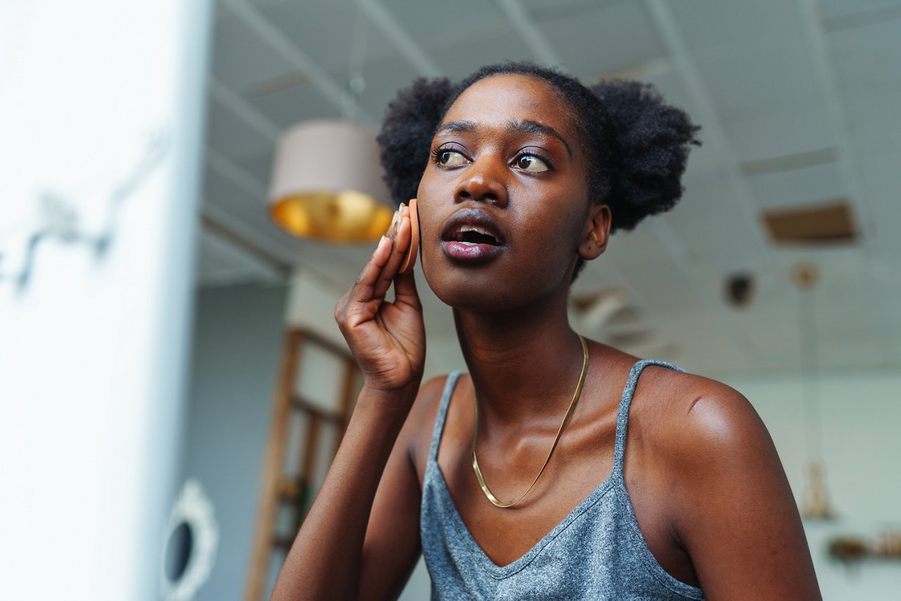 Woman puting makeup