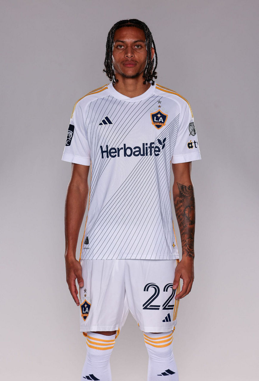 イライジャ・ウィンダー（＃22・ミッドフィールダー）