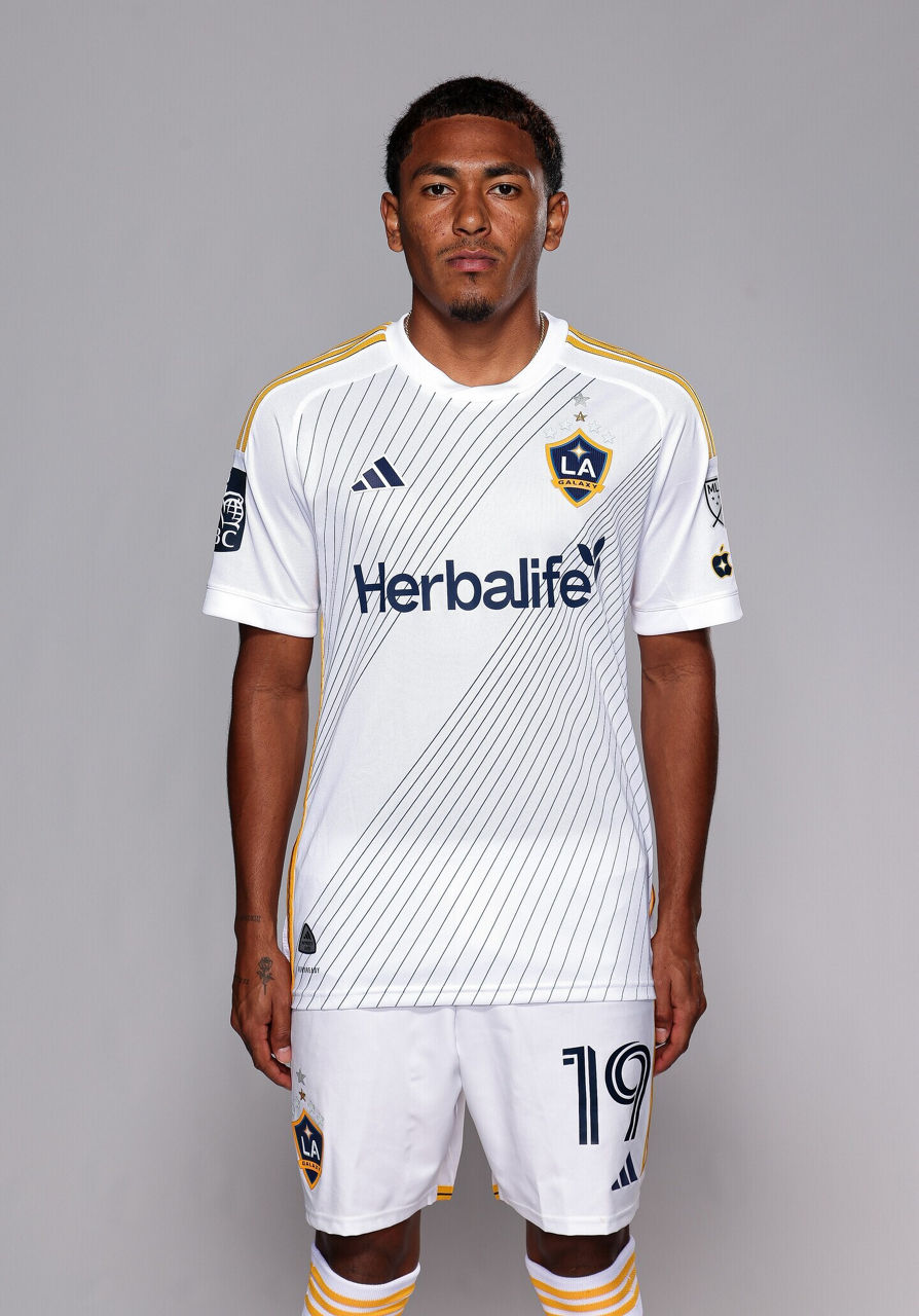 マウリシオ・クエバス（＃19・ディフェンダー）