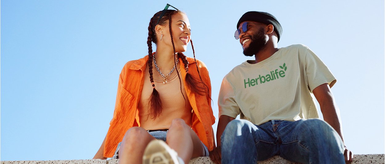 Doi distribuitori Herbalife care discuta intre ei