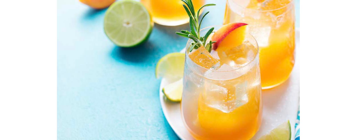 Receta de té tropical de durazno para la campaña de actualización de junio de la página de recetas.