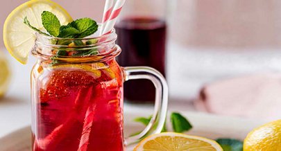 Receta de limonada de moras triple con burbujas para la campaña de actualización de mayo de la página de recetas.