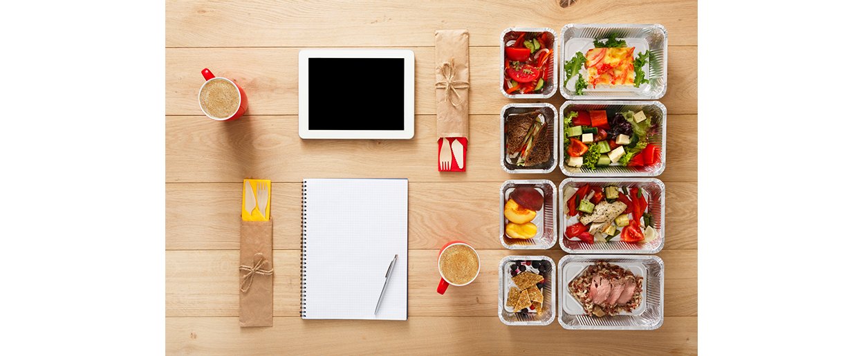 Image with ideas to prepare salads and monitor the food intake