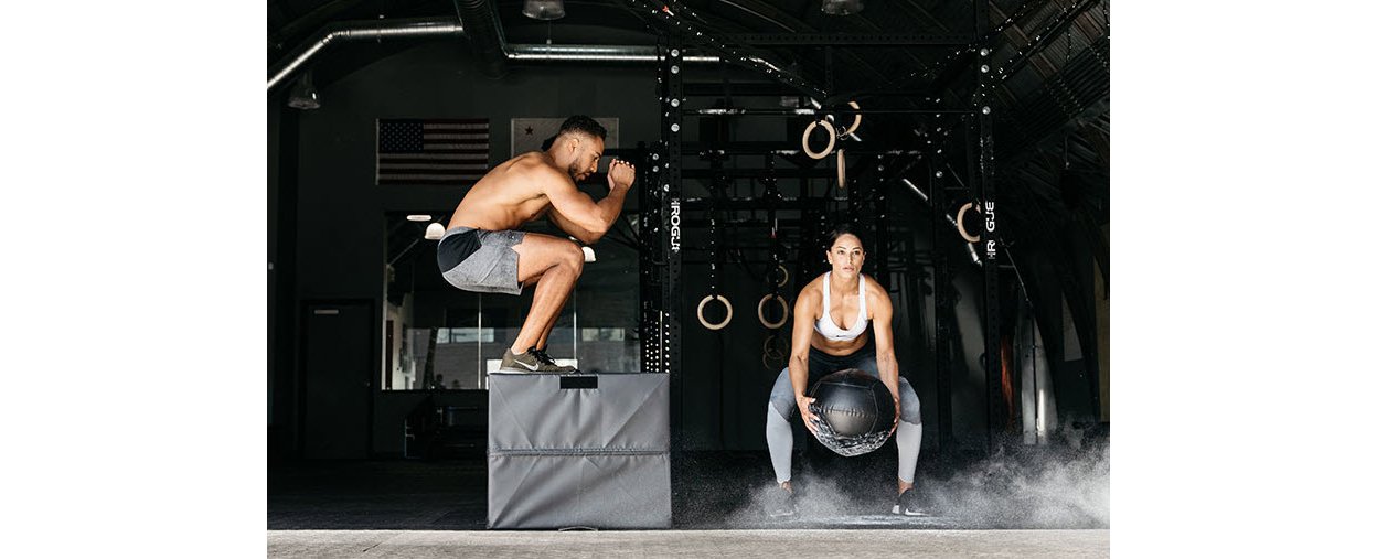 man and woman strenght training