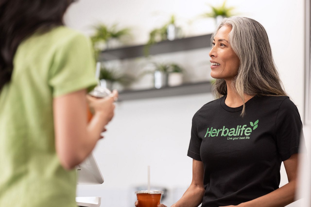 Coach met klanten in nutrition club