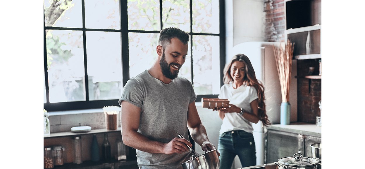 Herbalife fitness couple doing healthy meals