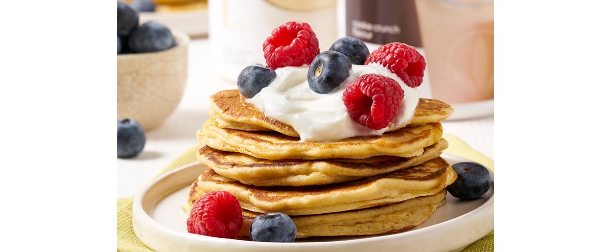 Palačinke sa šlagom, malinama i borovnicama